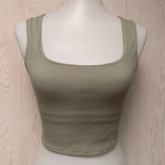 ALO Yoga Ribbed crop tank with built in Bra in light sage green. Size small - Picture 10 of 16